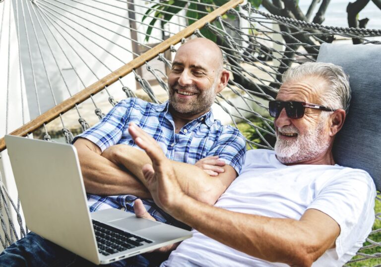 Première fois gay : comment franchir cette étape ?