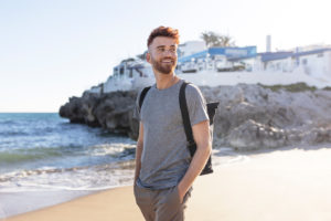 Voyage en solo et rencontres gay : le guide